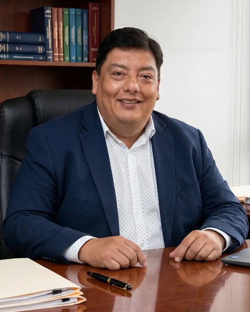 Luis Lorenzo Donoso, Perito Social Forense certificado en Chile y experto en Tribunales de Familia, en su oficina profesional